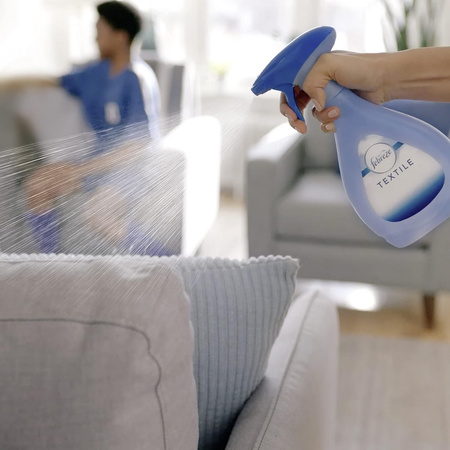 Febreze Pinke Desinfektion Odświeżacz do Tekstyliów  375 ml